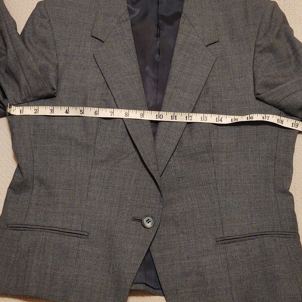 The Executive Club Women's Blazer - Picture 8 of 9